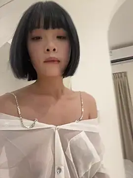 Snapshot of qiqi_x chatting on 01/14/26, 12:33 qiqi x online show from 01/14/26, 12:33