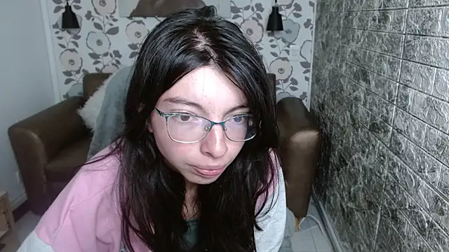 Snapshot of alllyson_ chatting on 09/29/25, 07:51 alllyson  online show from 09/29/25, 07:51