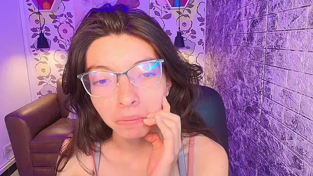 Snapshot of alllyson_ chatting on 10/01/25, 07:53 alllyson  online show from 10/01/25, 07:53