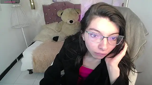 Snapshot of alllyson_ chatting on 10/04/25, 07:45 alllyson  online show from 10/04/25, 07:45