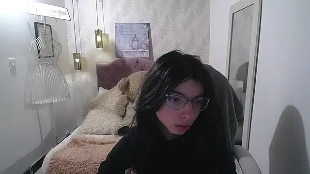 Snapshot of alllyson_ chatting on 10/07/25, 08:06 alllyson  online show from 10/07/25, 08:06