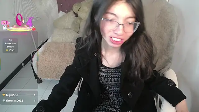 Snapshot of alllyson_ chatting on 10/08/25, 08:39 alllyson  online show from 10/08/25, 08:39