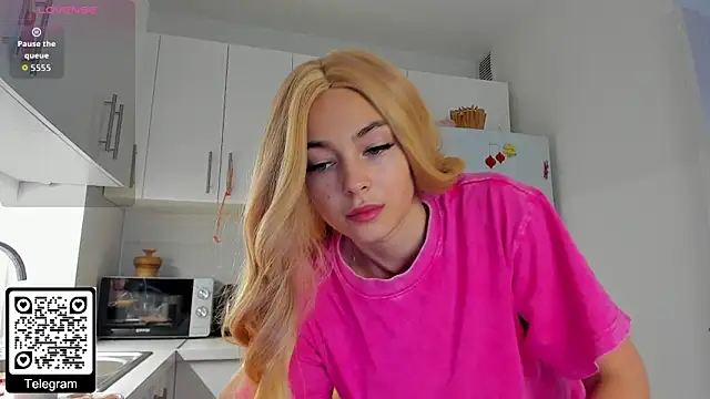 Snapshot of KristenHarrington chatting on 12/14/25, 10:31 KristenHarrington online show from 12/14/25, 10:31