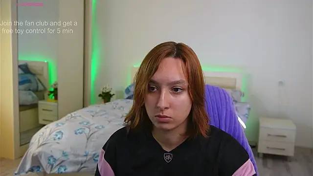 Snapshot of LilyannRosse chatting on 10/12/25, 07:07 LilyannRosse online show from 10/12/25, 07:07