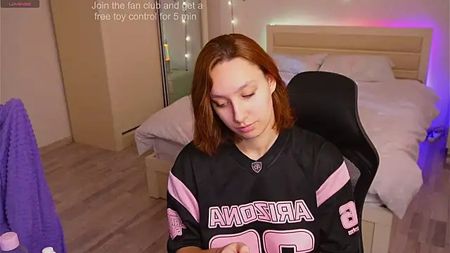 Snapshot of LilyannRosse chatting on 10/31/25, 07:09 LilyannRosse online show from 10/31/25, 07:09