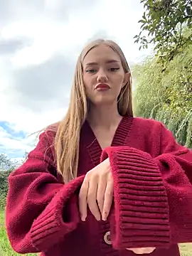 MilaMoone online show from 10/02/25, 10:22