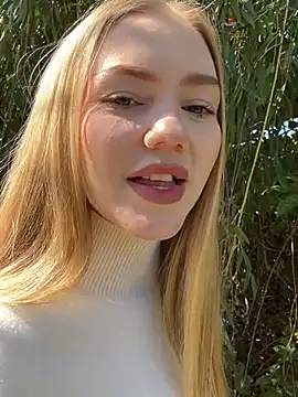 MilaMoone online show from 10/04/25, 08:23