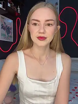 MilaMoone online show from 10/18/25, 11:33