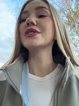 MilaMoone online show from 10/31/25, 01:56