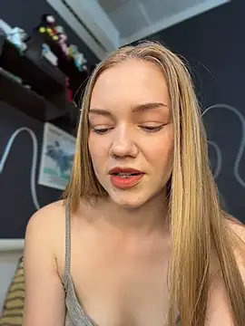 MilaMoone online show from 06/12/26, 11:20