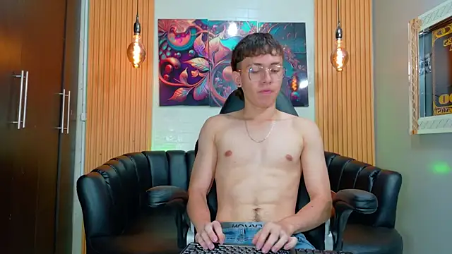 Snapshot of Dominic_Carmine chatting on 09/20/25, 01:01 Dominic Carmine online show from 09/20/25, 01:01