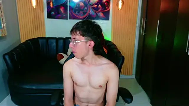 Snapshot of Dominic_Carmine chatting on 10/08/25, 07:44 Dominic Carmine online show from 10/08/25, 07:44