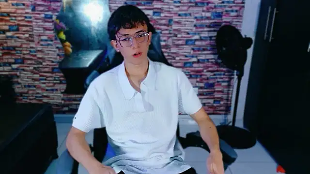 Snapshot of Dominic_Carmine chatting on 10/11/25, 01:09 Dominic Carmine online show from 10/11/25, 01:09