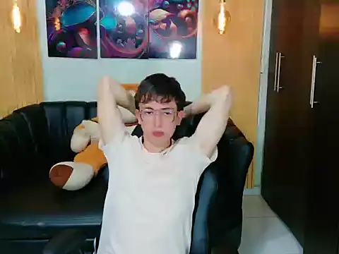 Snapshot of Dominic_Carmine chatting on 10/16/25, 07:37 Dominic Carmine online show from 10/16/25, 07:37