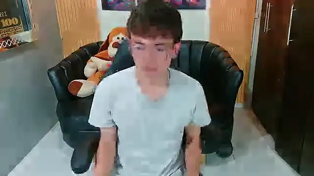 Snapshot of Dominic_Carmine chatting on 10/18/25, 07:47 Dominic Carmine online show from 10/18/25, 07:47