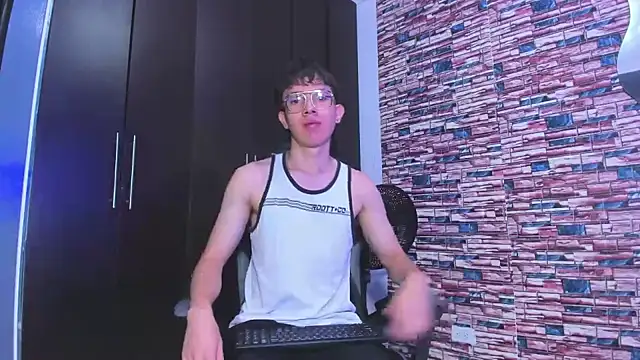 Snapshot of Dominic_Carmine chatting on 10/19/25, 02:07 Dominic Carmine online show from 10/19/25, 02:07