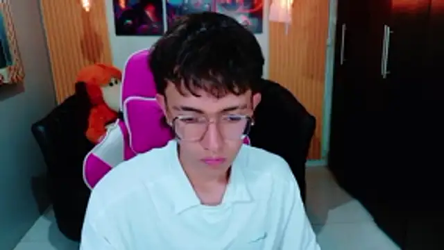 Snapshot of Dominic_Carmine chatting on 11/04/25, 07:46 Dominic Carmine online show from 11/04/25, 07:46