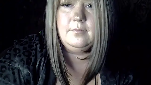 Snapshot of YuliiaSan chatting on 09/22/25, 06:21 YuliiaSan online show from 09/22/25, 06:21