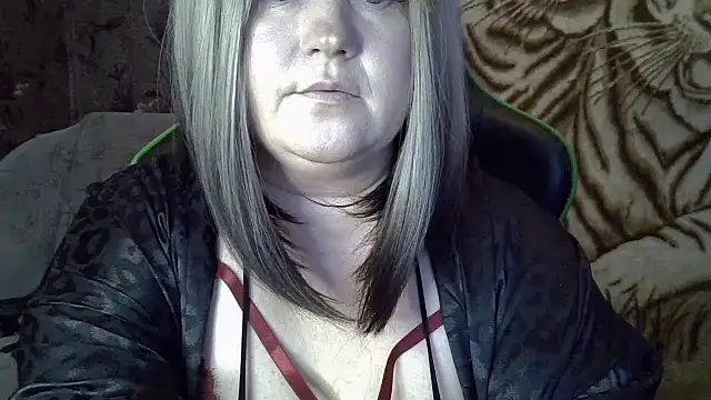 Snapshot of YuliiaSan chatting on 09/27/25, 02:22 YuliiaSan online show from 09/27/25, 02:22