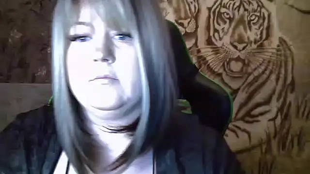 Snapshot of YuliiaSan chatting on 10/01/25, 02:56 YuliiaSan online show from 10/01/25, 02:56