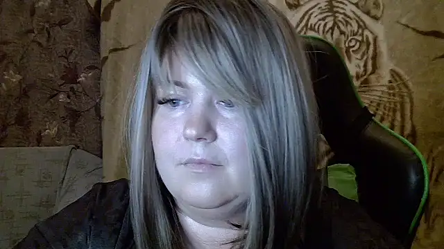 Snapshot of YuliiaSan chatting on 10/02/25, 07:43 YuliiaSan online show from 10/02/25, 07:43