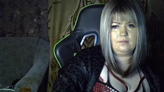 Snapshot of YuliiaSan chatting on 10/16/25, 07:37 YuliiaSan online show from 10/16/25, 07:37