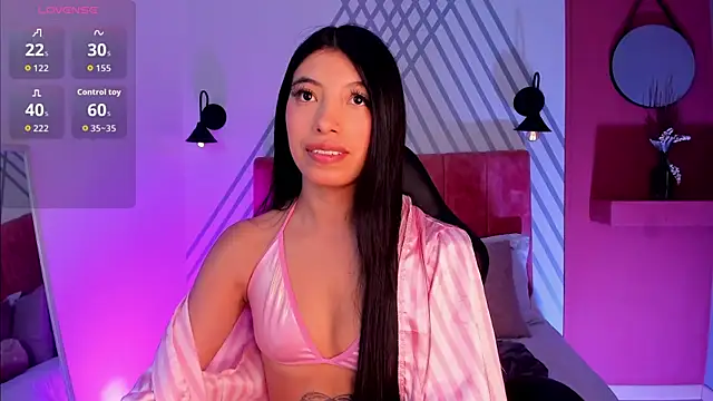 Snapshot of Tiffany_Low chatting on 09/25/25, 02:21 Tiffany Low online show from 09/25/25, 02:21