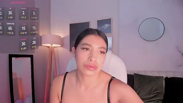 Snapshot of Tiffany_Low chatting on 10/16/25, 01:34 Tiffany Low online show from 10/16/25, 01:34