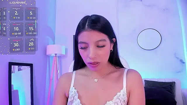 Tiffany Low online show from 11/05/25, 12:27