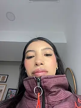 Tiffany Low online show from 05/21/26, 12:12