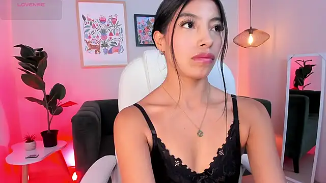 Tiffany Low online show from 06/19/26, 05:28