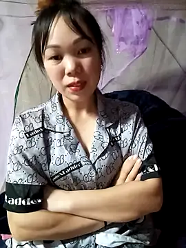 Snapshot of Tary_toot chatting on 10/27/25, 02:43 Tary toot online show from 10/27/25, 02:43