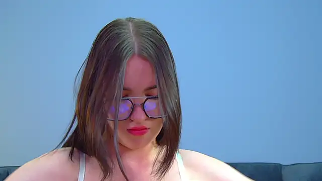 Snapshot of AnneAvery chatting on 10/05/25, 06:23 AnneAvery online show from 10/05/25, 06:23