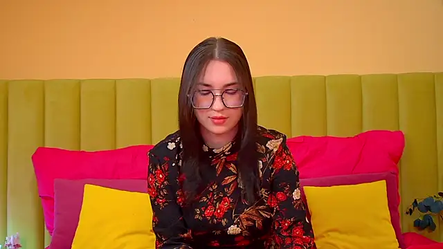 Snapshot of AnneAvery chatting on 10/08/25, 06:11 AnneAvery online show from 10/08/25, 06:11