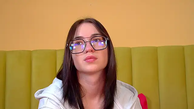 Snapshot of AnneAvery chatting on 10/12/25, 06:23 AnneAvery online show from 10/12/25, 06:23