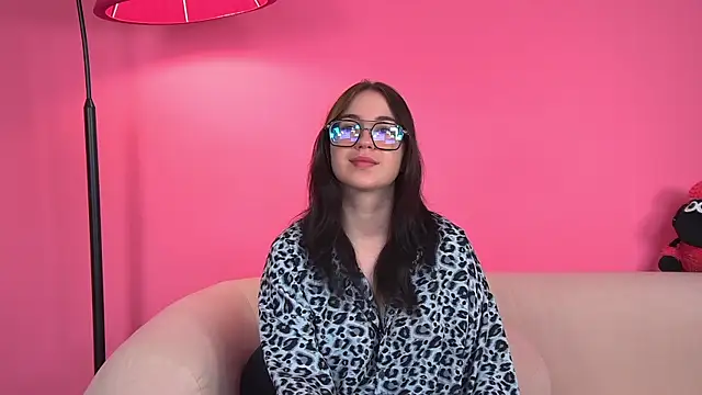 Snapshot of AnneAvery chatting on 10/18/25, 08:37 AnneAvery online show from 10/18/25, 08:37