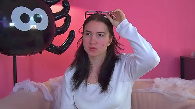 Snapshot of AnneAvery chatting on 11/01/25, 06:26 AnneAvery online show from 11/01/25, 06:26