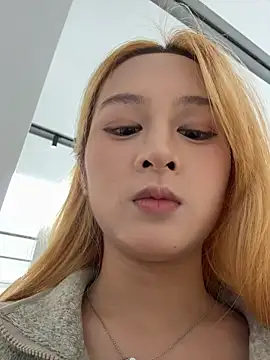 yuki june online show from 11/04/25, 09:30