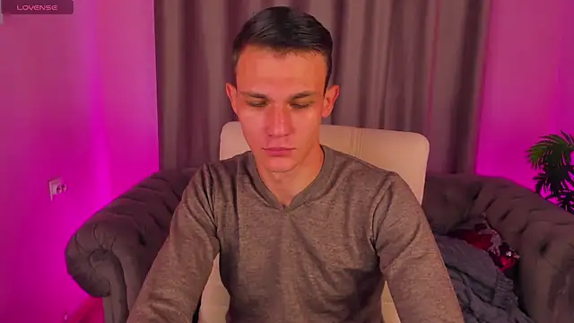 Snapshot of AdamGold01 chatting on 09/23/25, 08:06 AdamGold01 online show from 09/23/25, 08:06