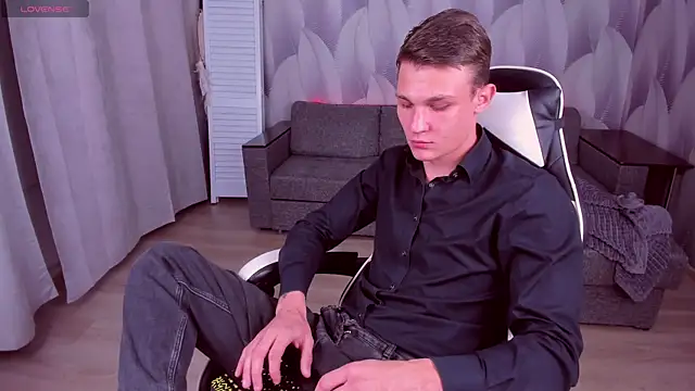 Snapshot of AdamGold01 chatting on 10/02/25, 06:37 AdamGold01 online show from 10/02/25, 06:37