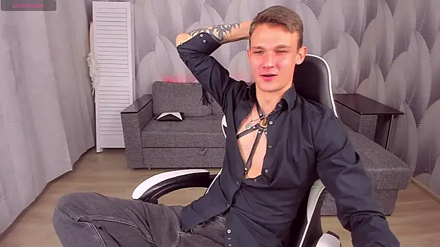 Snapshot of AdamGold01 chatting on 10/09/25, 07:45 AdamGold01 online show from 10/09/25, 07:45