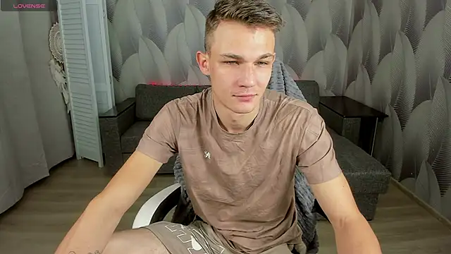 Snapshot of AdamGold01 chatting on 10/16/25, 07:26 AdamGold01 online show from 10/16/25, 07:26