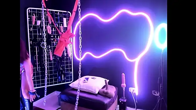 Snapshot of Mistress_Megan_BDSM chatting on 09/19/25, 08:53 Mistress Megan BDSM online show from 09/19/25, 08:53