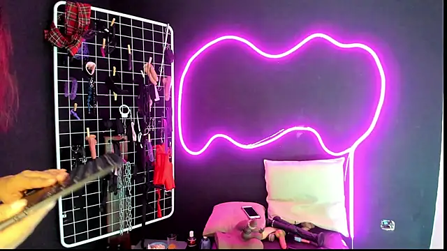 Snapshot of Mistress_Megan_BDSM chatting on 11/04/25, 08:08 Mistress Megan BDSM online show from 11/04/25, 08:08