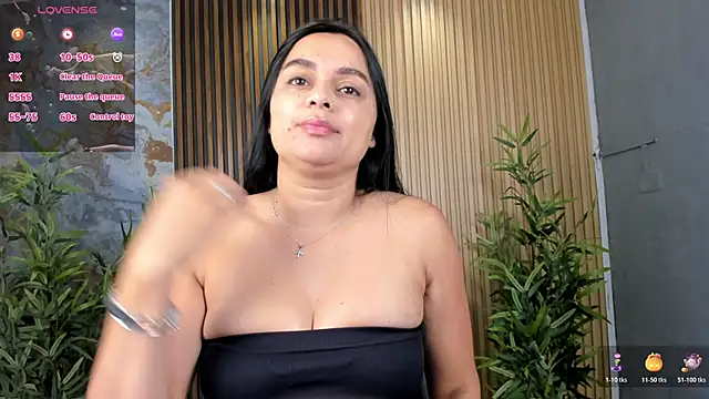 Snapshot of Megancoxx chatting on 10/28/25, 10:52 Megancoxx online show from 10/28/25, 10:52