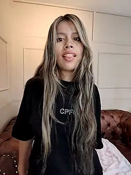 Snapshot of EMILIIA_RICHTER__ chatting on 10/05/25, 11:30 EMILIIA RICHTER   online show from 10/05/25, 11:30