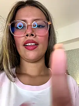 Snapshot of EMILIIA_RICHTER__ chatting on 10/30/25, 06:08 EMILIIA RICHTER   online show from 10/30/25, 06:08