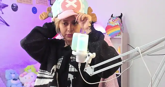 Snapshot of NekoWaifu chatting on 10/11/25, 01:20 NekoWaifu online show from 10/11/25, 01:20