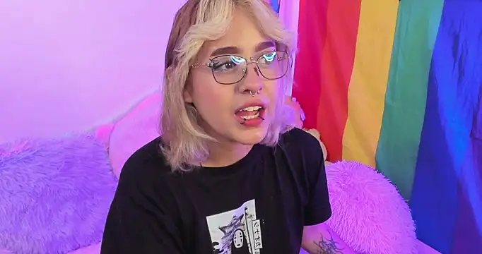 Snapshot of NekoWaifu chatting on 10/16/25, 01:12 NekoWaifu online show from 10/16/25, 01:12