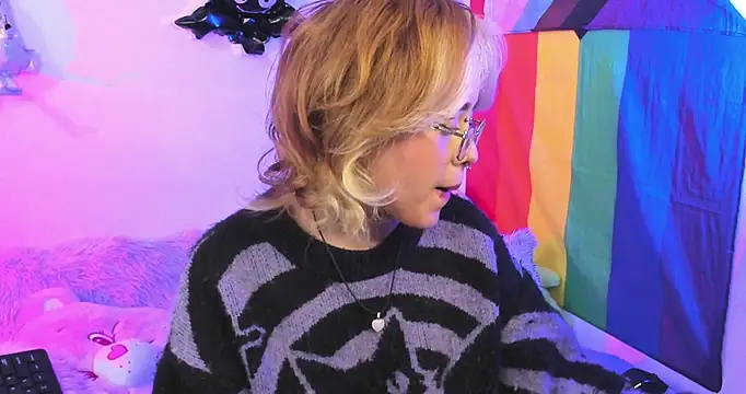 Snapshot of NekoWaifu chatting on 10/21/25, 01:12 NekoWaifu online show from 10/21/25, 01:12